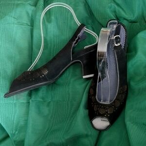 NWOT Clark's Artisan lazer cut heels